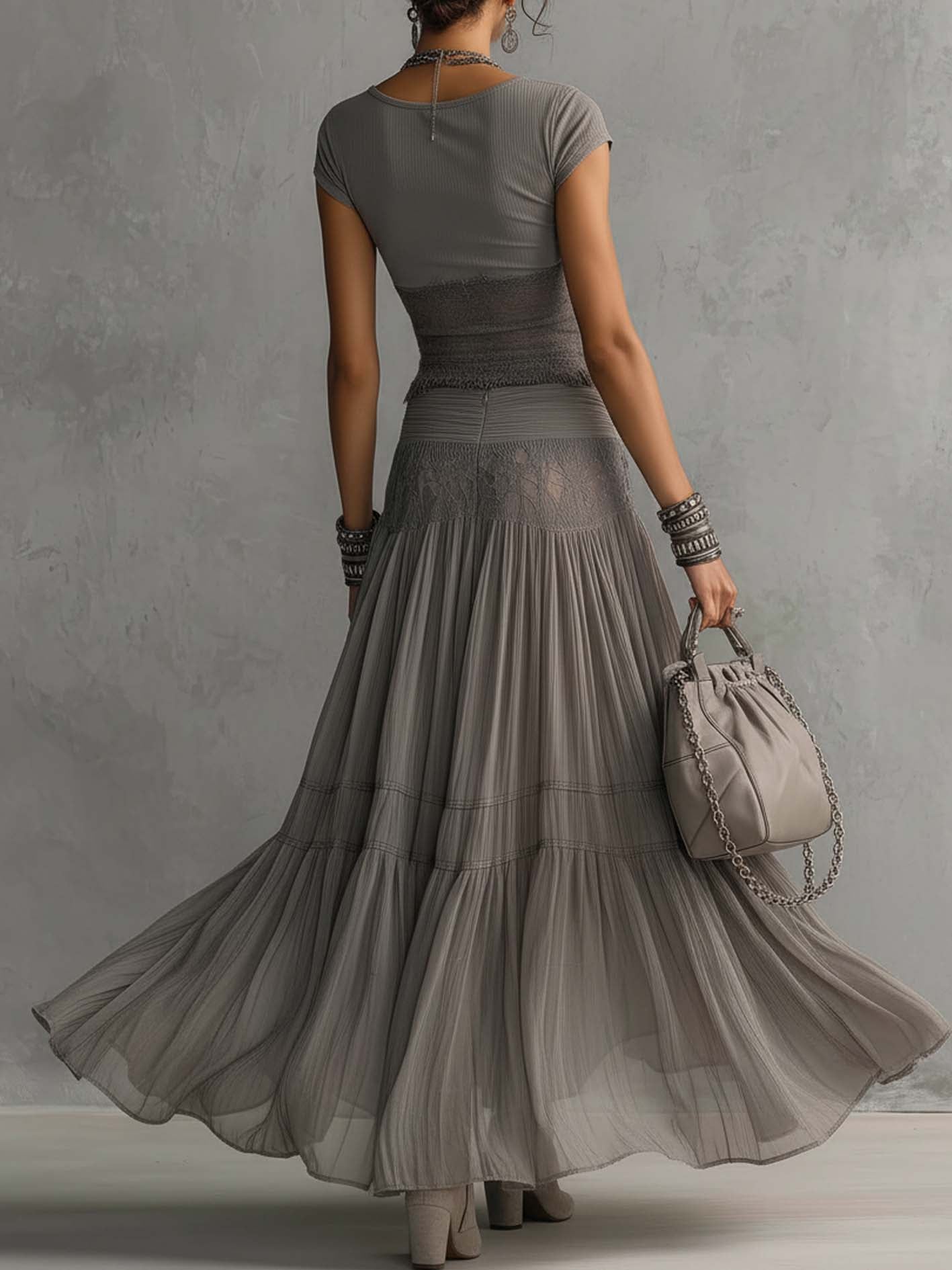Gabriel Moreno - Conjunto Top Gris de Encaje Transparente y Falda Maxi Plisada