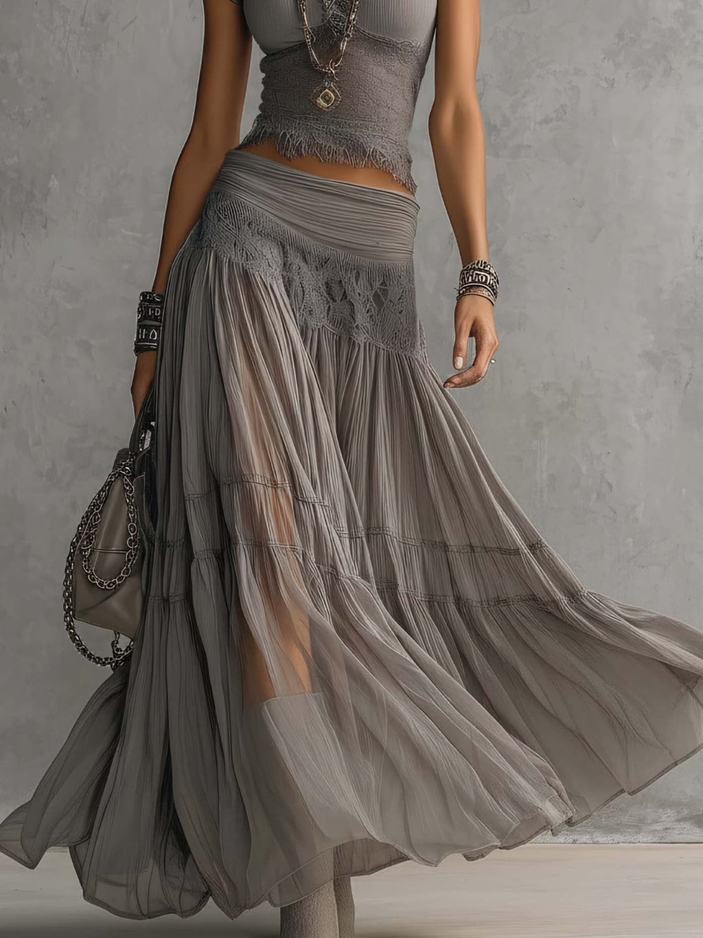 Gabriel Moreno - Conjunto Top Gris de Encaje Transparente y Falda Maxi Plisada
