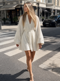 Azula | Vestido mini de manga larga con escote en V y falda evasé