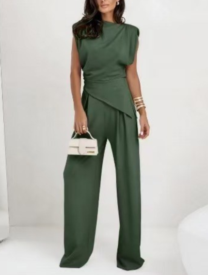 Conjunto de top irregular y pantalones anchos de Gabriel Moreno