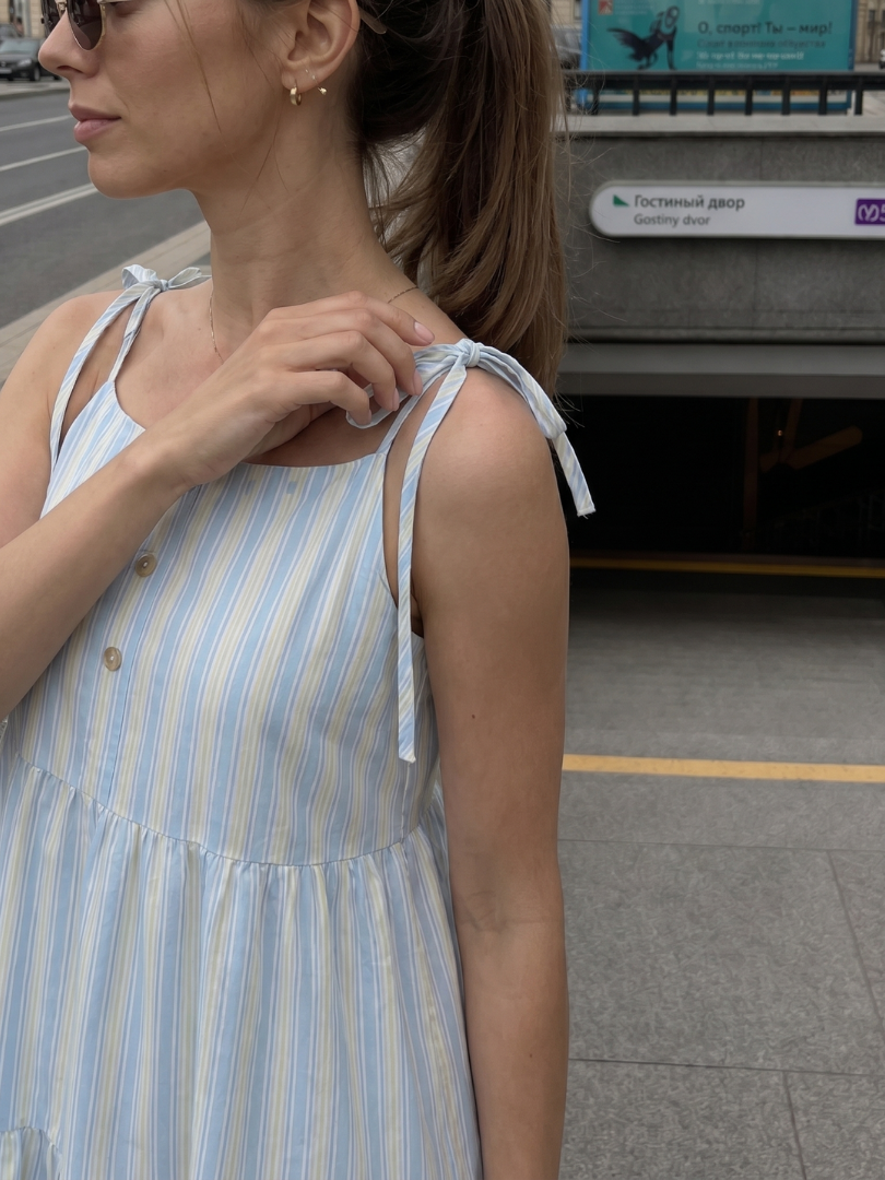 Nathalia | Vestido midi de tirantes anudables con estampado de rayas