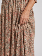 Picao | Vestido midi de aire vintage con abertura frontal y mangas tres cuartos