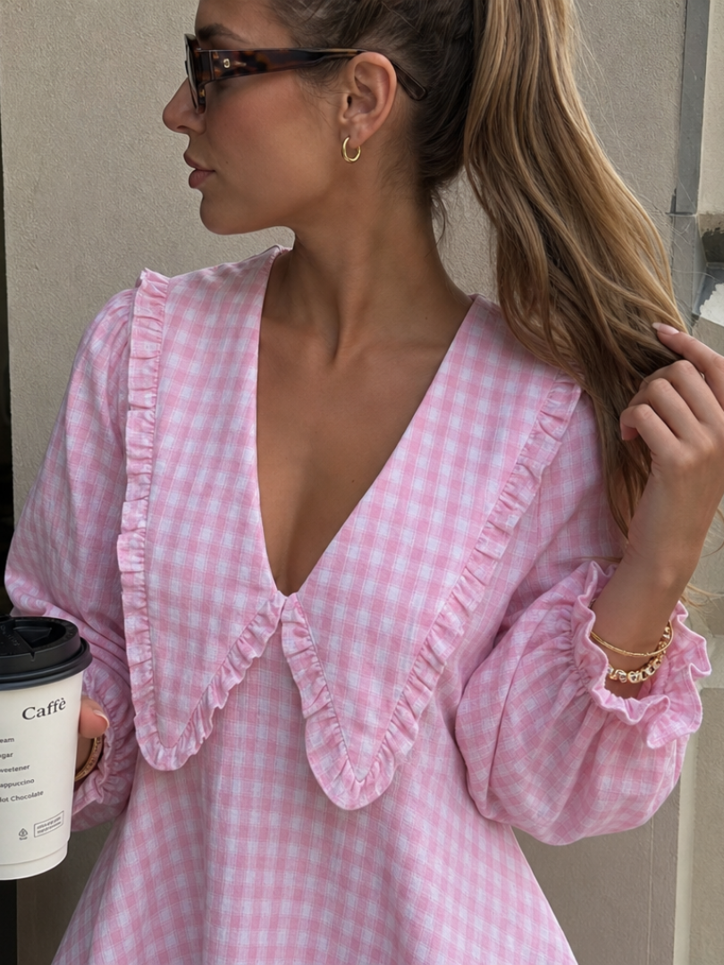 Peker | Vestido mini con cuello de volantes y estampado vichy
