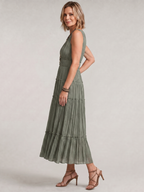 Somala | Vestido midi plisado sin mangas, con falda en capas y escote en V