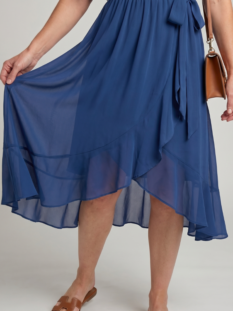 Keziah | Vestido midi envolvente de manga corta, con falda fluida y dobladillo suave
