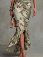 Gabriel Moreno - Vestido Maxi Asimétrico en Raso Verde con Flores, Mangas Campana con Volantes y Escote en V