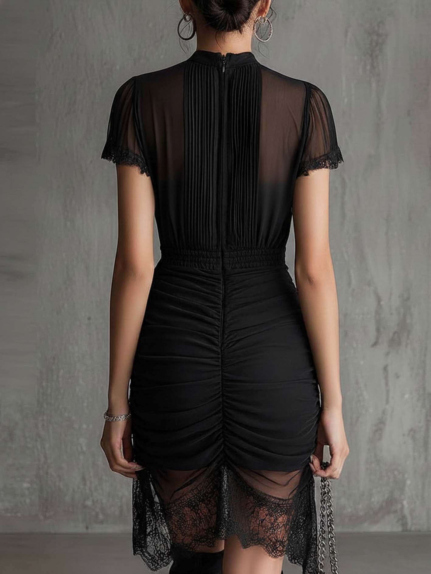 Gabriel Moreno - Vestido Mini en Chifón Negro con Cintura Plisada y Ribete de Encaje