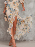 Gabriel Moreno - Vestido Maxi en Chifón Irregular con Estampado Floral y Cuello Alto Beige