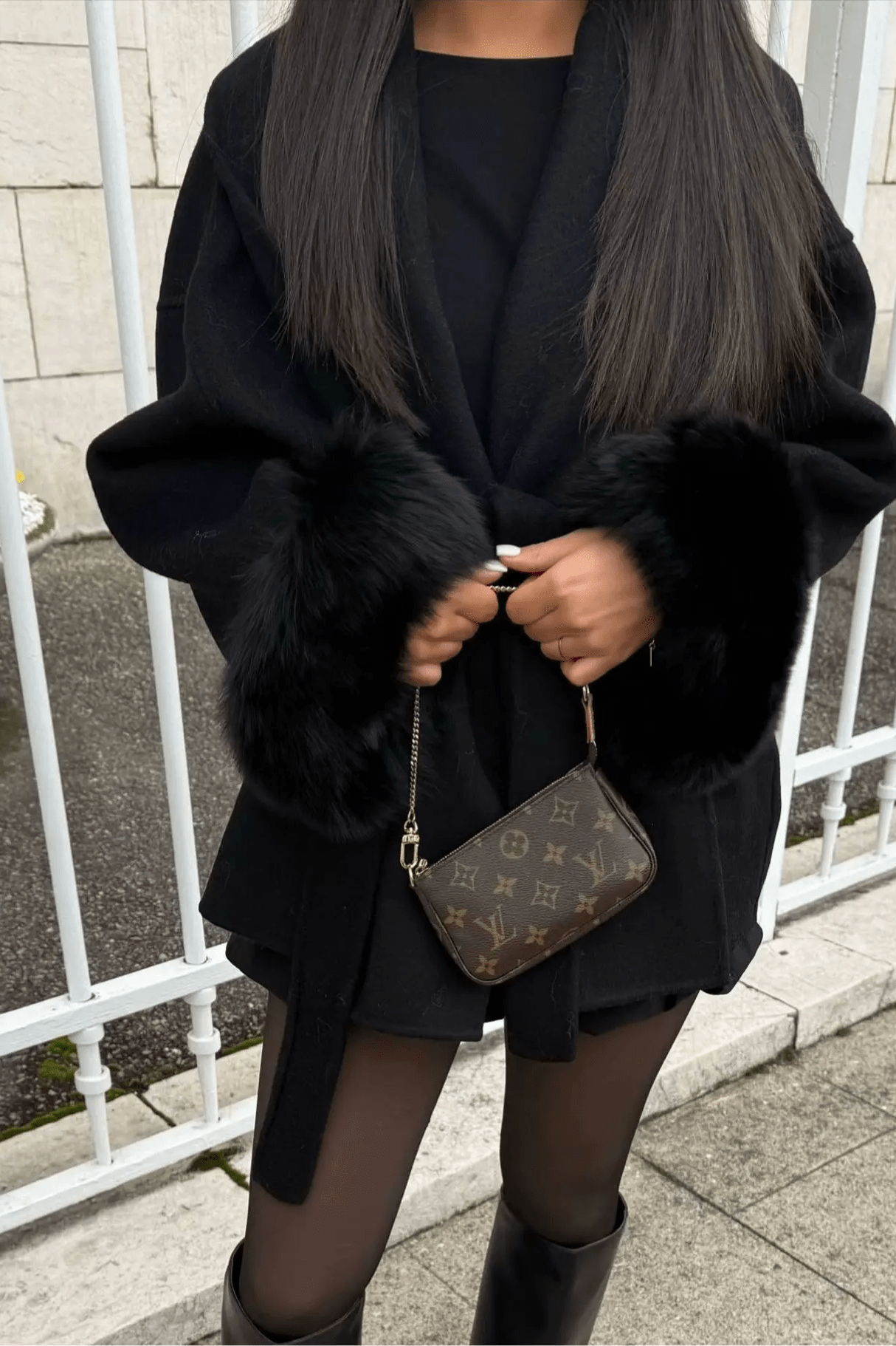 ARCTIC GRACE: elegante abrigo de lana para mujer