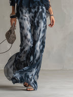 Gabriel Moreno - Ludovica | Conjunto Elegante Azul Marino con Top Halter y Pantalón Ancho Estampado