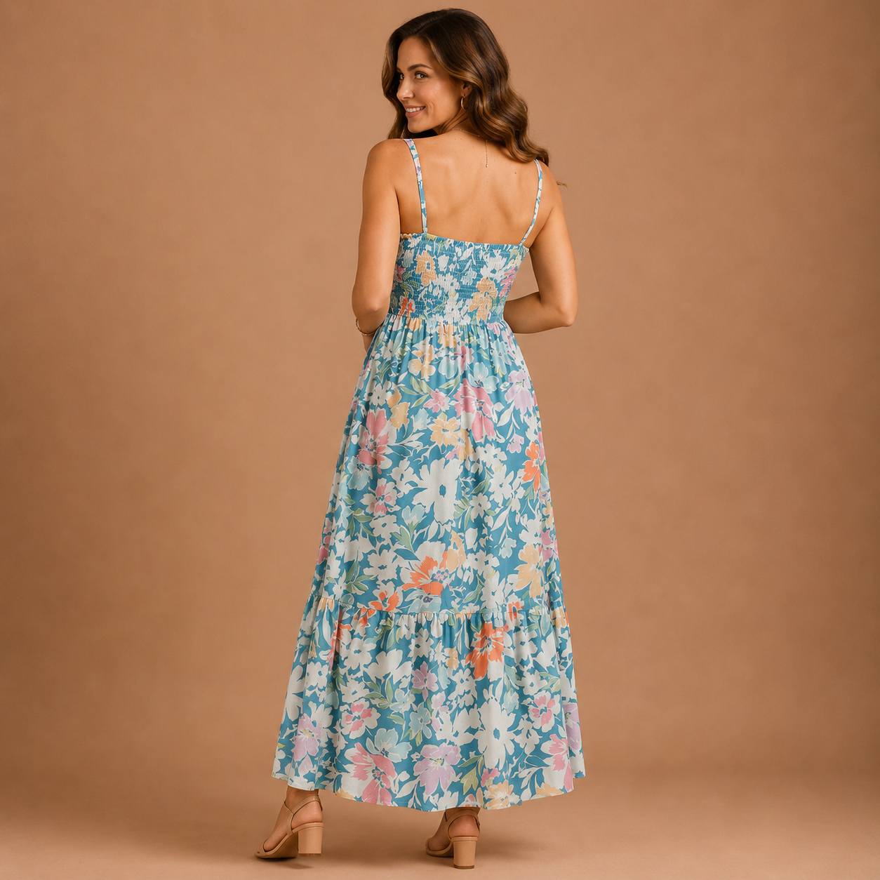 FIONA | Vestido maxi floral de tirantes ajustables que realza tu figura