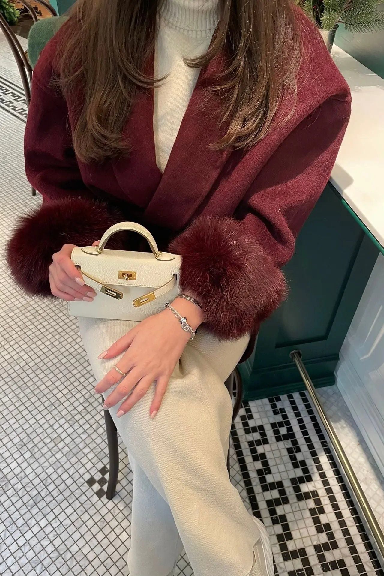 ARCTIC GRACE: elegante abrigo de lana para mujer