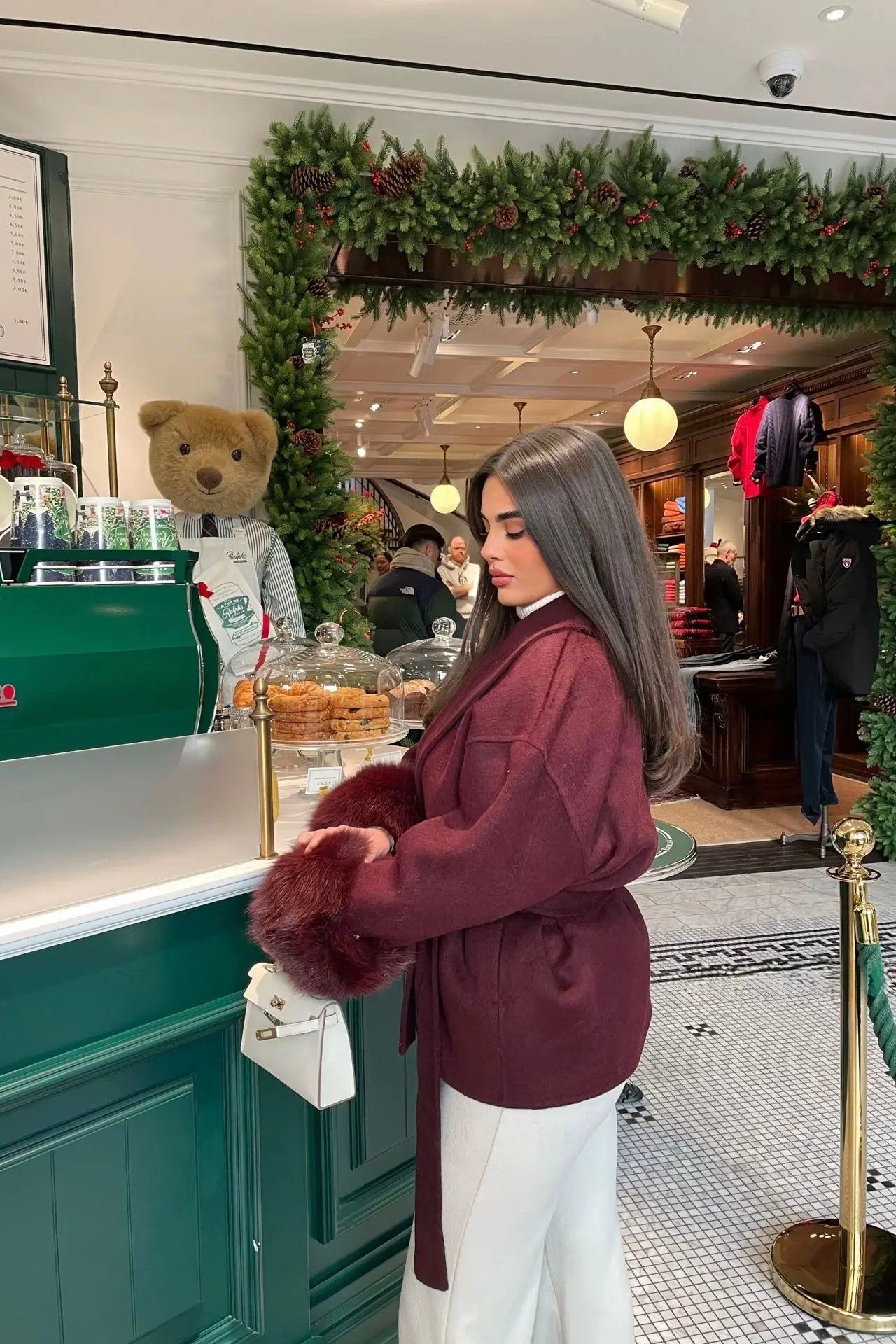 ARCTIC GRACE: elegante abrigo de lana para mujer