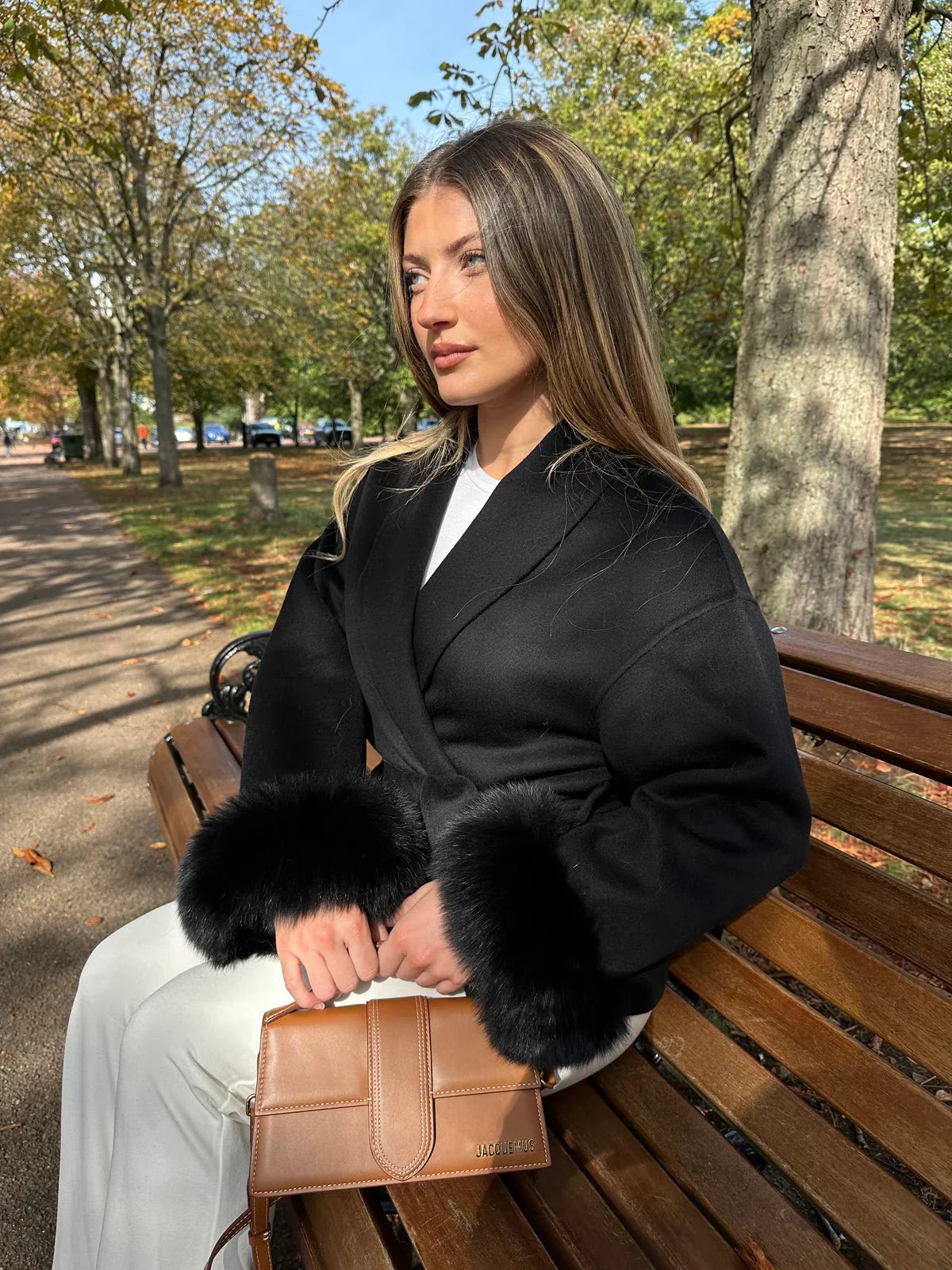 ARCTIC GRACE: elegante abrigo de lana para mujer