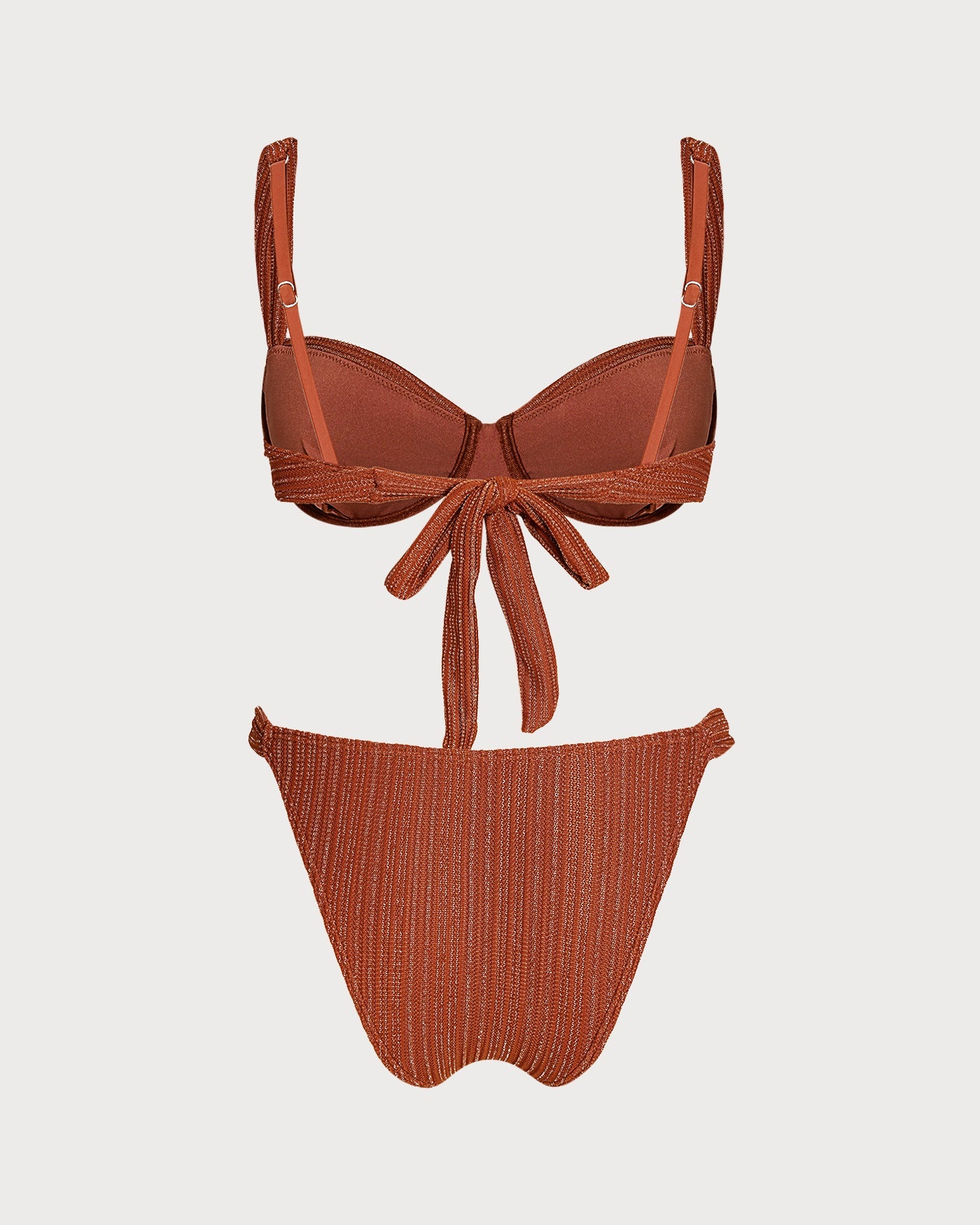 Conjunto de bikini con aros y lentejuelas en color rojo ladrillo