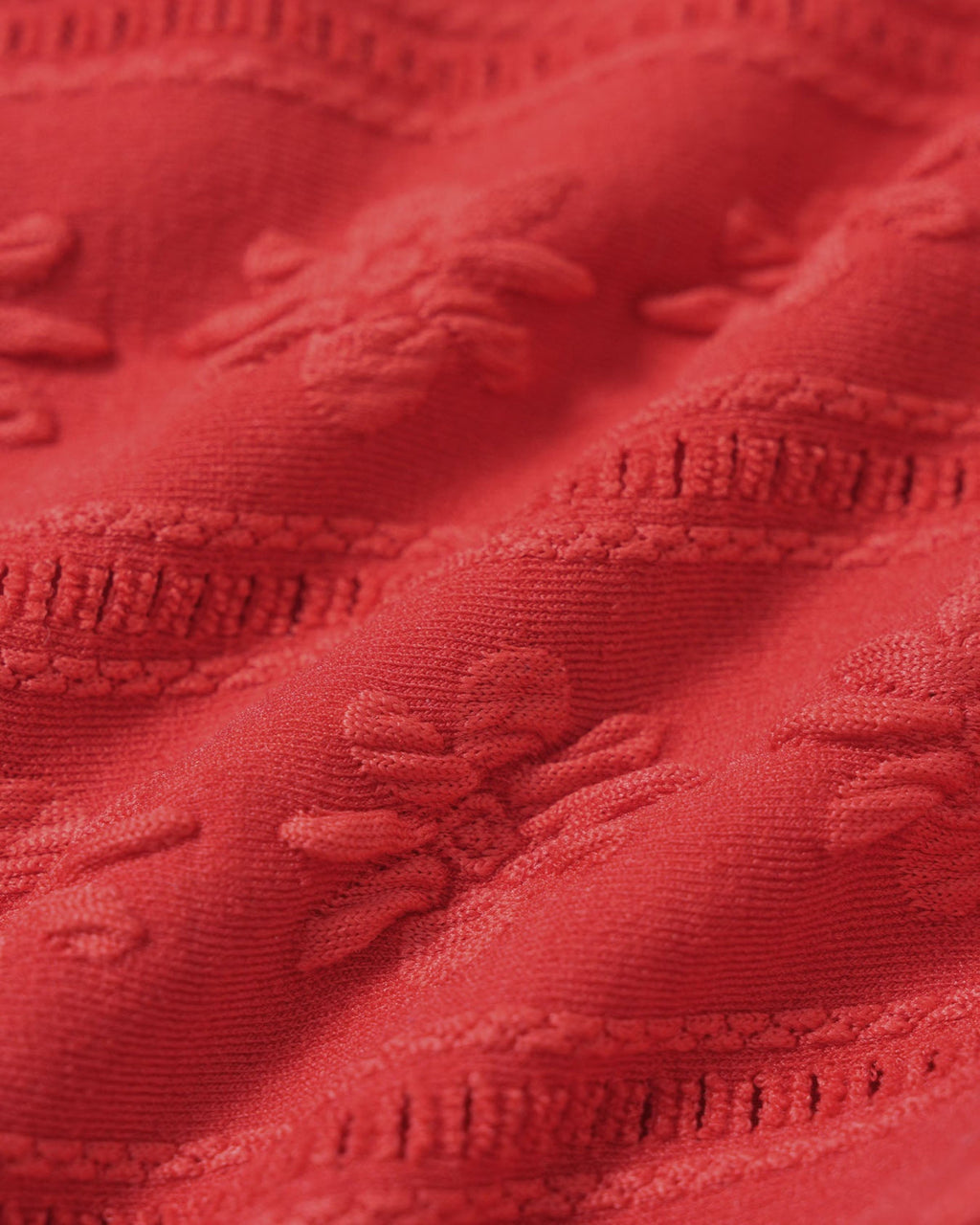 Conjunto de bikini rojo con estampado jacquard, cuello halter y cordón