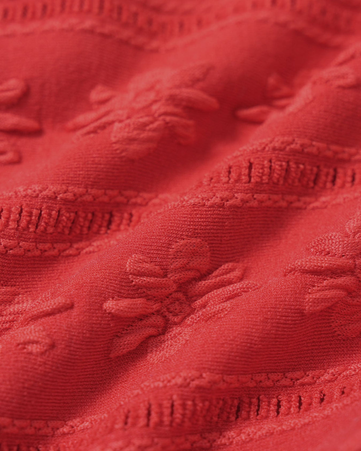 Conjunto de bikini rojo con estampado jacquard, cuello halter y cordón