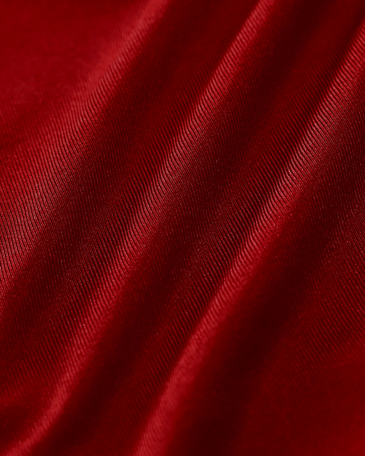 Conjunto de bikini de corte bajo con triángulo rojo